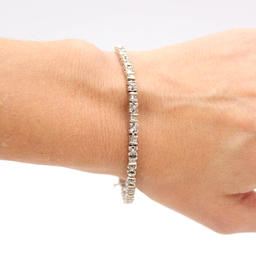 14K White Gold Baguette and Round Brilliant Cut Diamond Tennis Bracelet SIZE 7