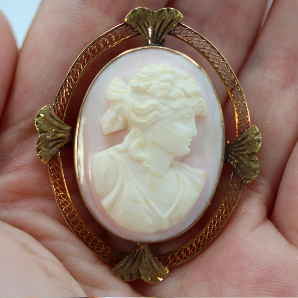 10K Yellow Gold and Resin Cameo Convertible Brooch Pendant