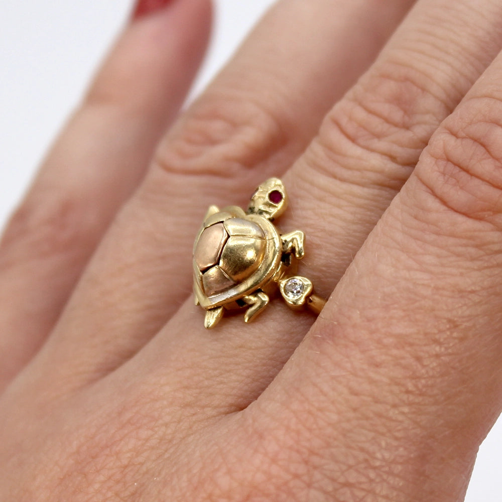 14K Yellow Gold Turtle Motif Motion Ring with Diamonds and Rubies SIZE 7.5