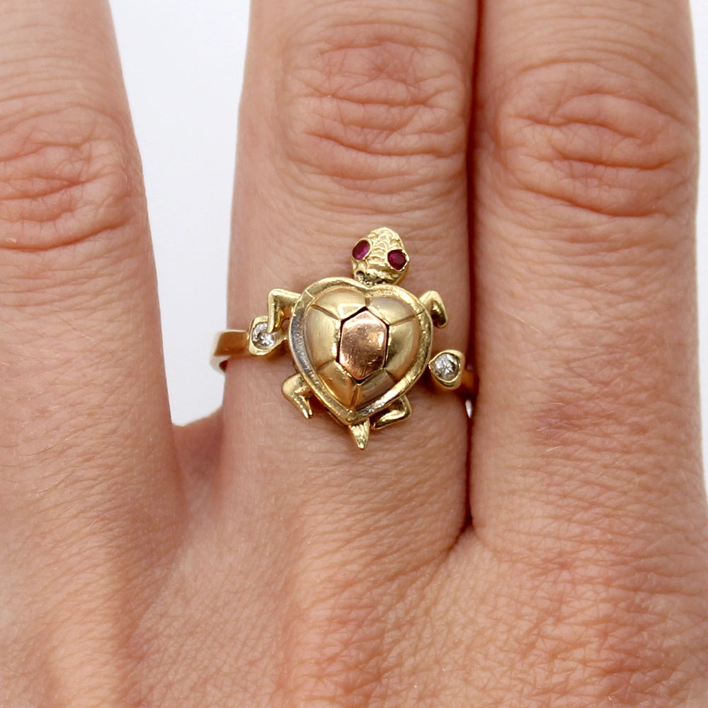 14K Yellow Gold Turtle Motif Motion Ring with Diamonds and Rubies SIZE 7.5