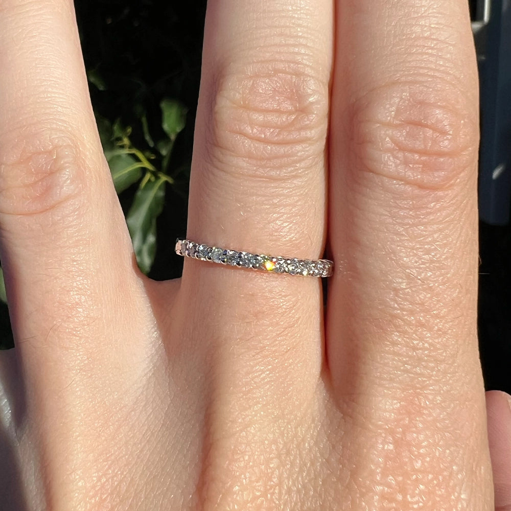 14K White Gold and Diamond Band Ring SIZE 7