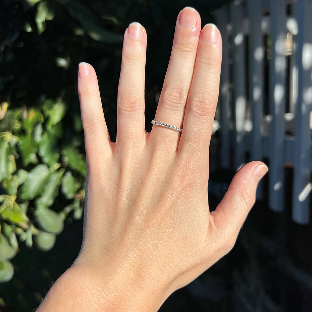 14K White Gold and Diamond Band Ring SIZE 7