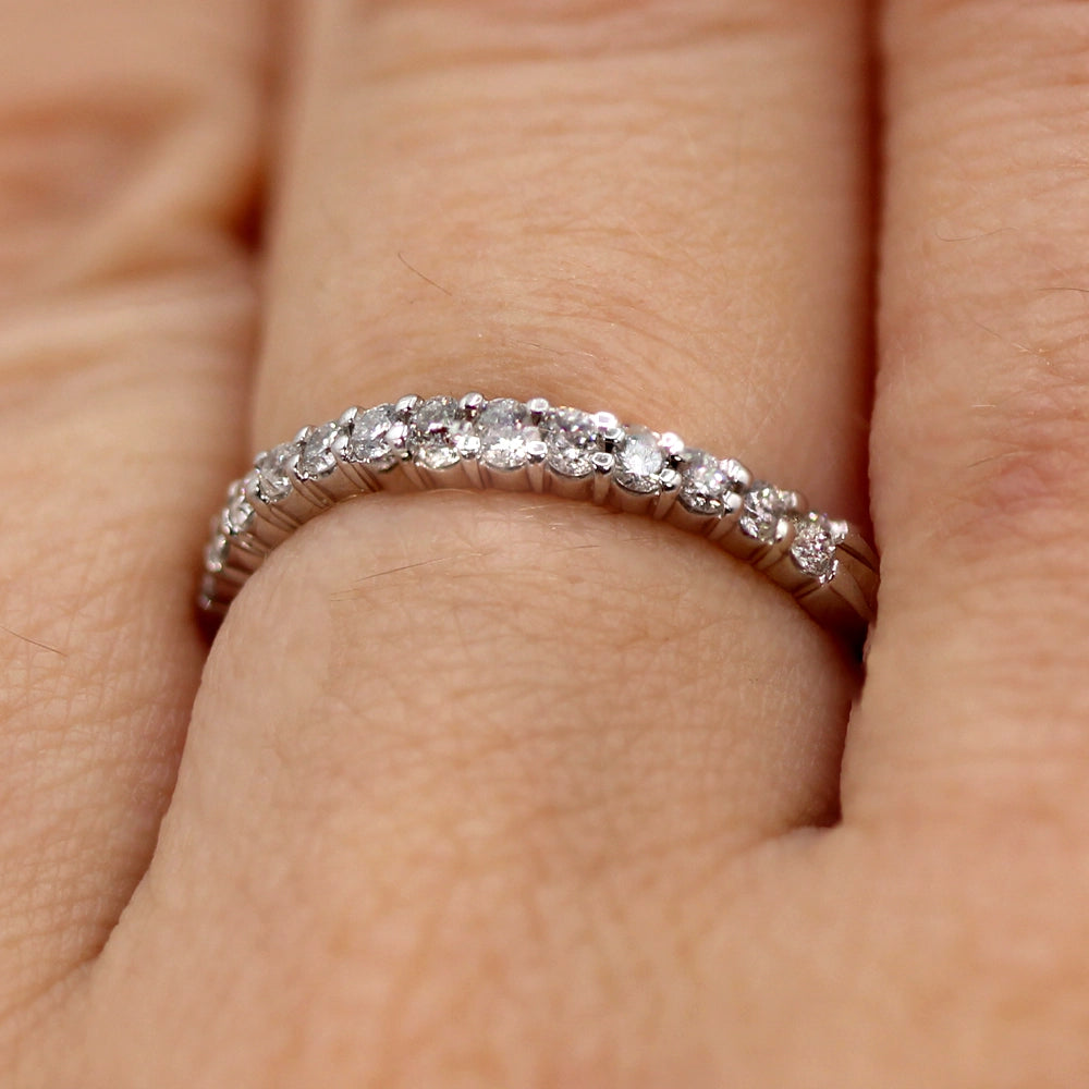 14K White Gold and Diamond Band Ring SIZE 7