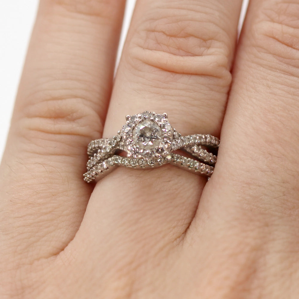 14K White Gold and Diamond Wedding Ring Set SIZE 5.25