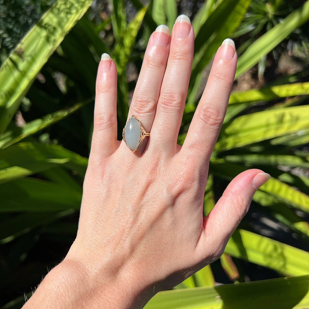 Vintage Ming’s Hawaii Pale Green Jade and 14K Yellow Gold Ring SIZE 6