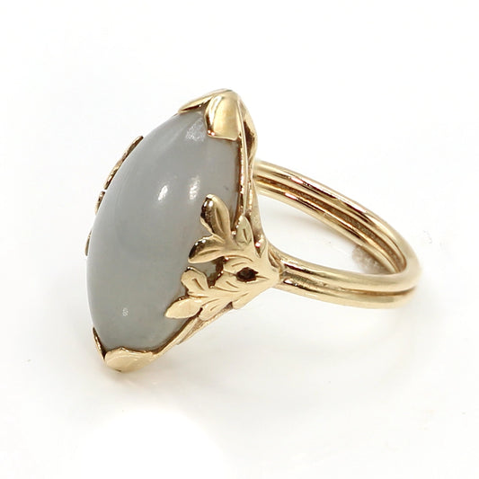 Vintage Ming’s Hawaii Pale Green Jade and 14K Yellow Gold Ring SIZE 6