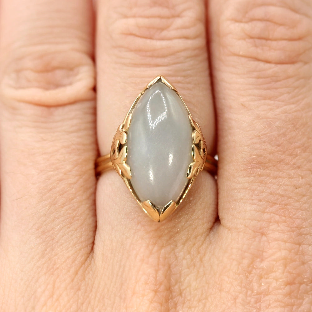 Vintage Ming’s Hawaii Pale Green Jade and 14K Yellow Gold Ring SIZE 6