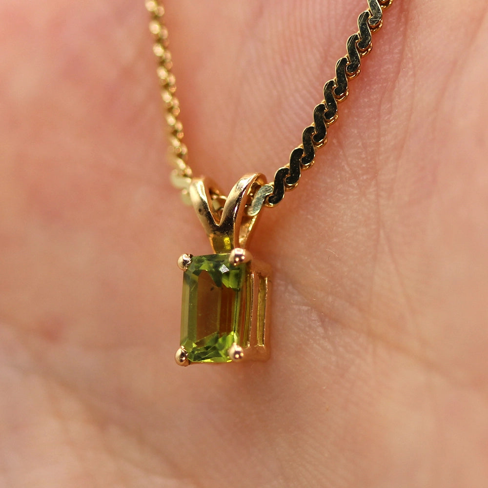 14K Yellow Gold and Peridot Pendant