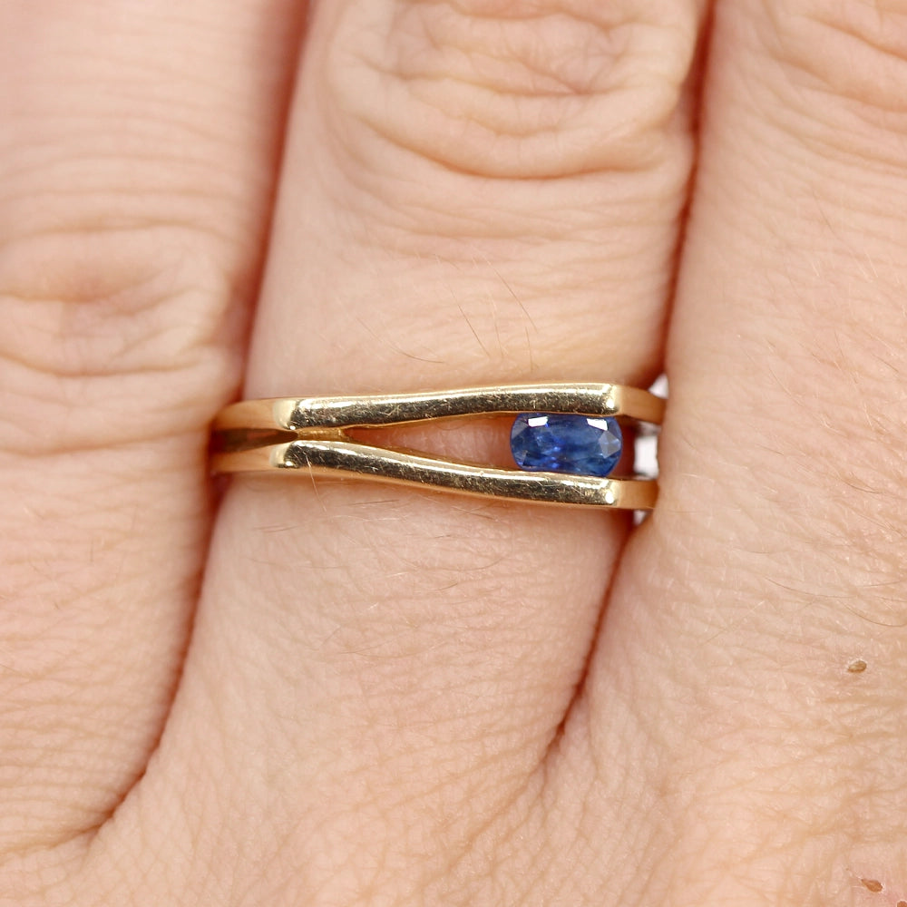 Vintage 14K Yellow Gold and Sapphire Negative Space Ring SIZE 5.75