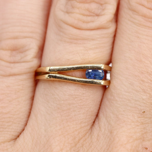 Vintage 14K Yellow Gold and Sapphire Negative Space Ring SIZE 5.75