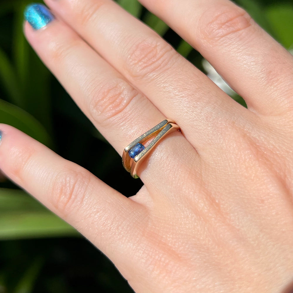 Vintage 14K Yellow Gold and Sapphire Negative Space Ring SIZE 5.75