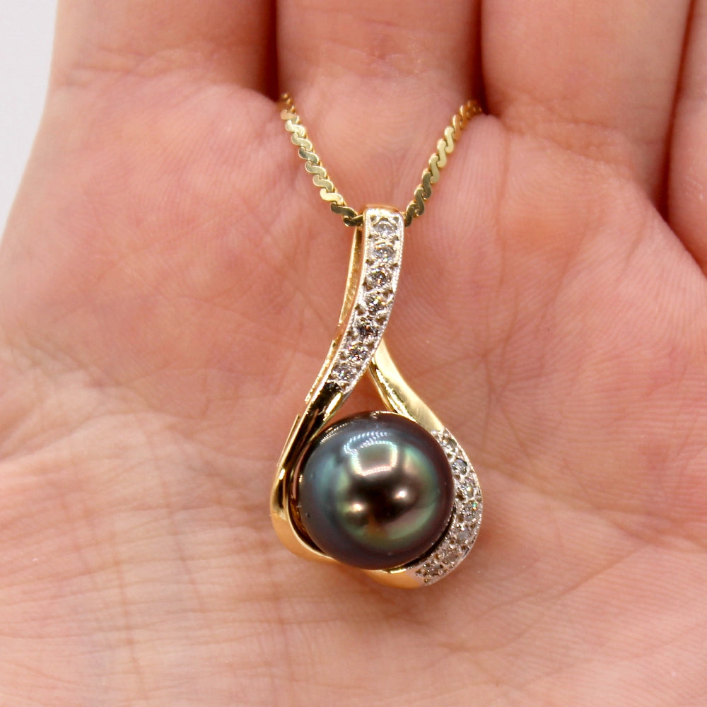 Hawaiian Le Mana Perles Tahitian Pearl and Diamond Pendant in 14K Yellow Gold