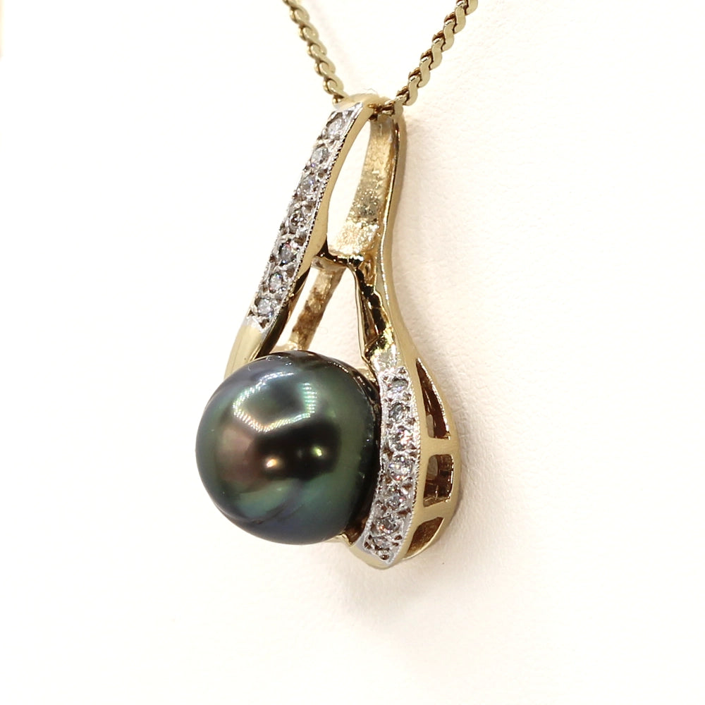 Hawaiian Le Mana Perles Tahitian Pearl and Diamond Pendant in 14K Yellow Gold