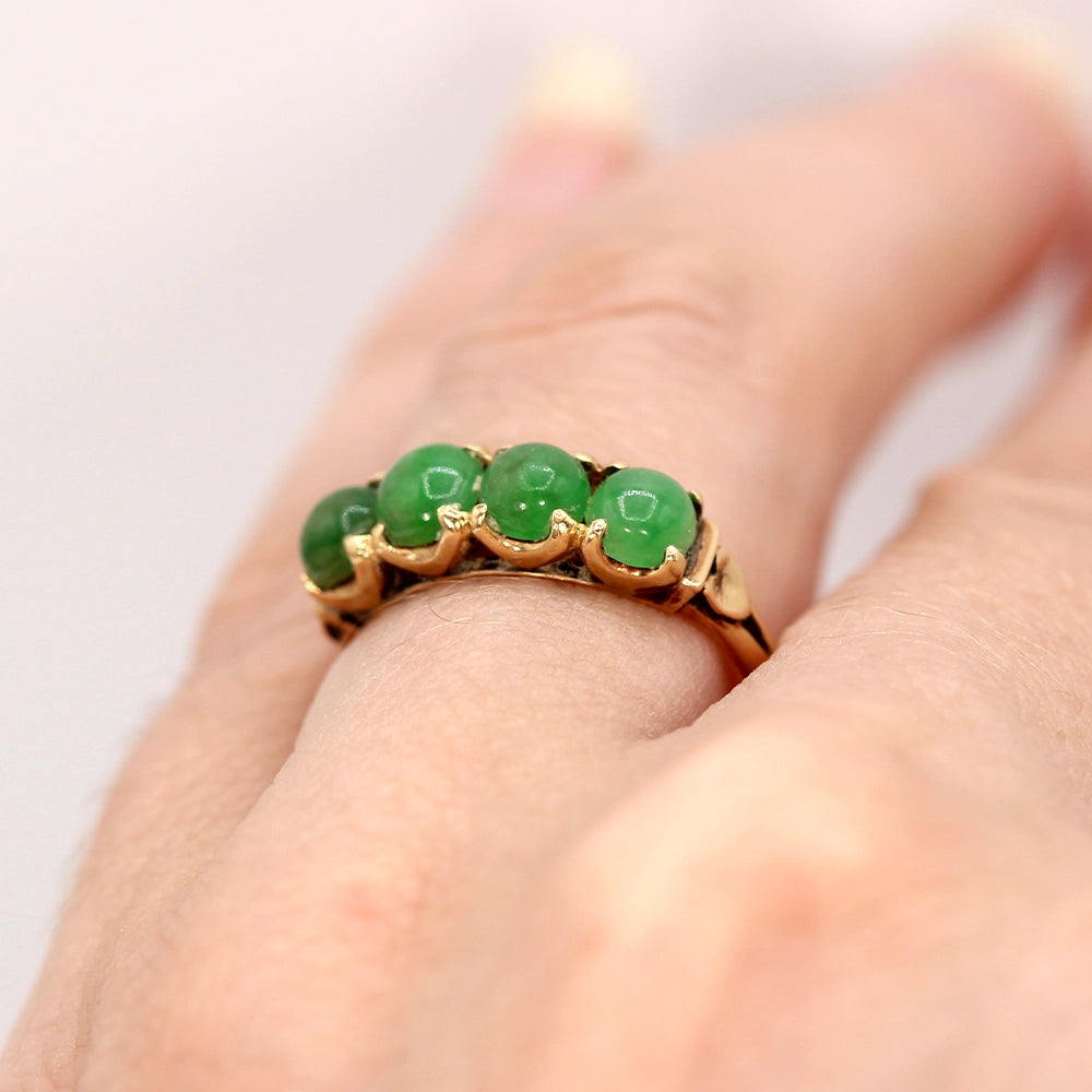 Vintage Apple Green Jade and 14K Yellow Gold Ring SIZE 5.5
