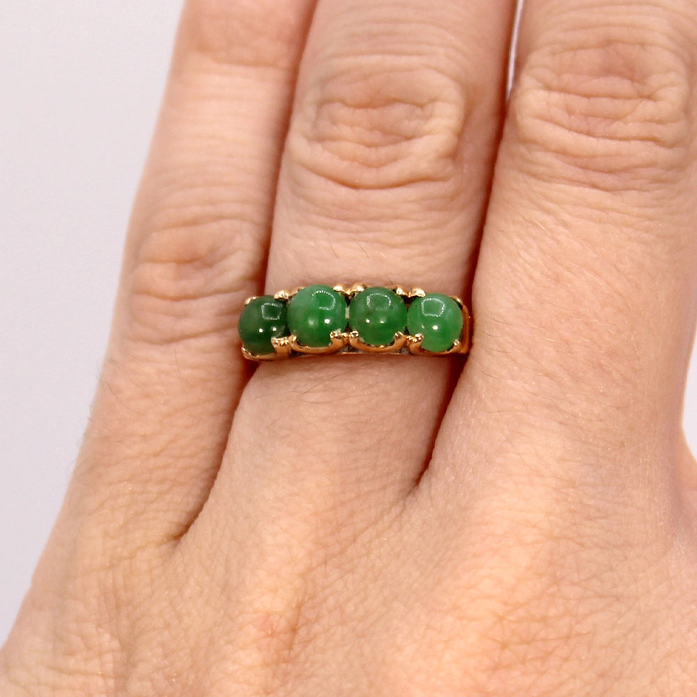 Vintage Apple Green Jade and 14K Yellow Gold Ring SIZE 5.5