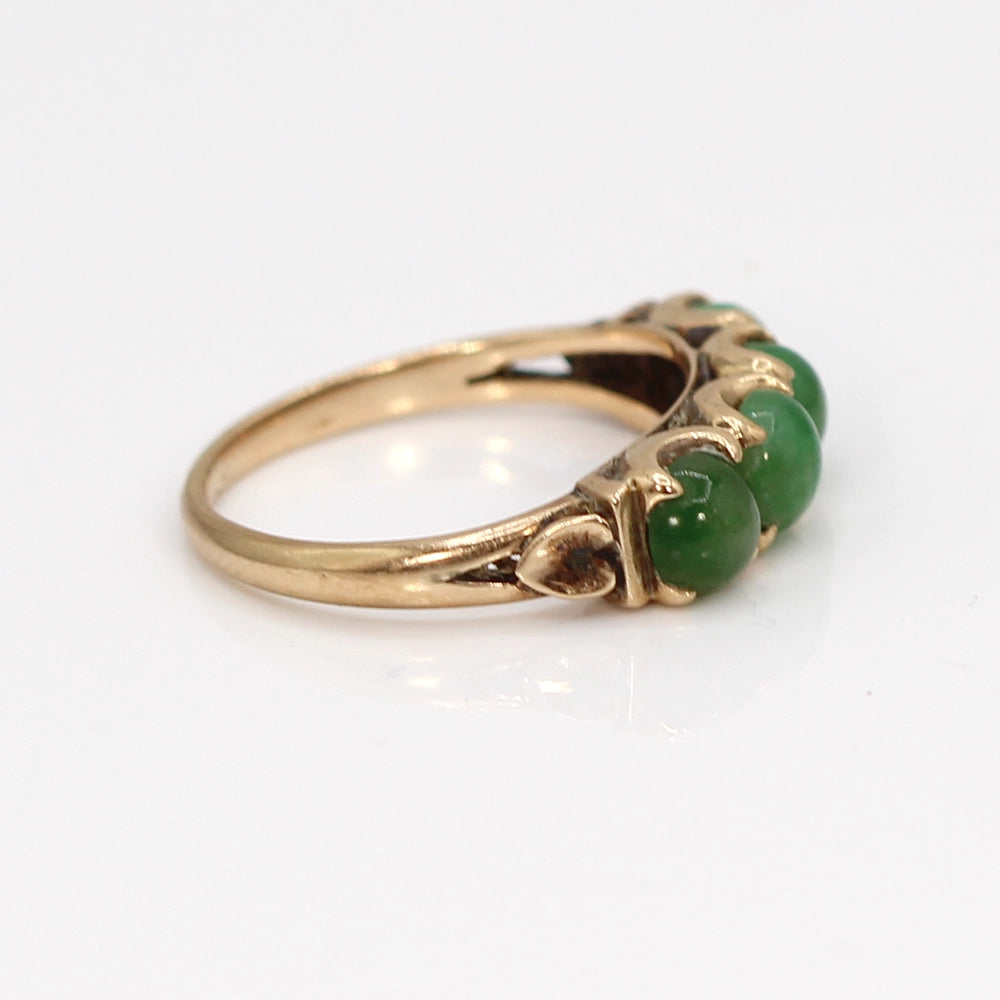 Vintage Apple Green Jade and 14K Yellow Gold Ring SIZE 5.5