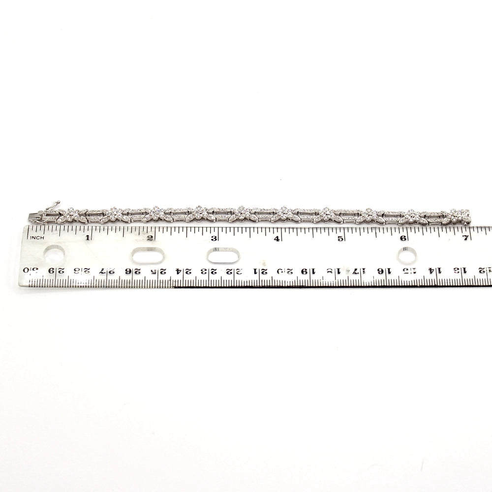 18K White Gold and Diamond Floral Link Bracelet SIZE 6.5
