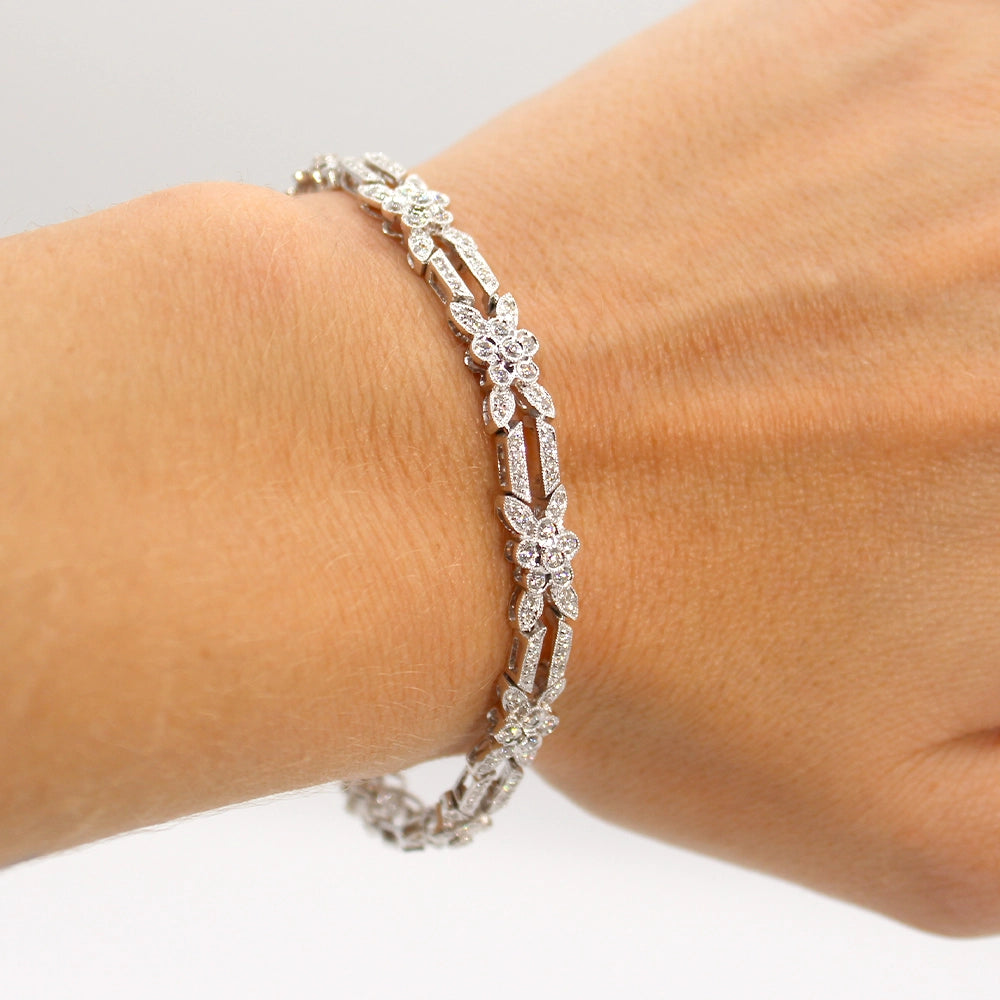18K White Gold and Diamond Floral Link Bracelet SIZE 6.5