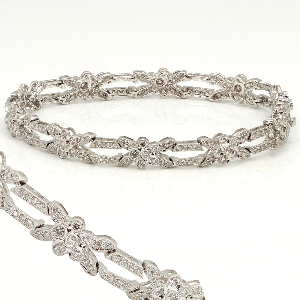 18K White Gold and Diamond Floral Link Bracelet SIZE 6.5
