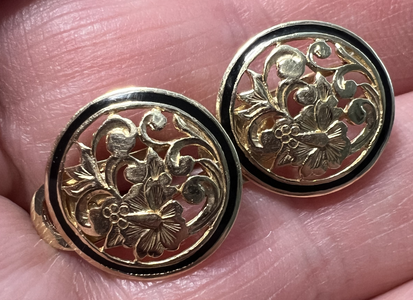 Hawaiian Hibiscus Earrings in 14K Yellow Gold and Black Enamel
